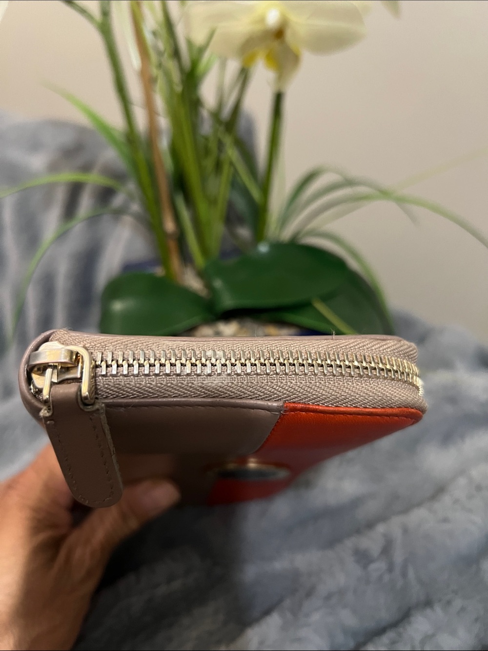 Bulgari Two-Tone Taupe Leather Zip Wallet EUC retail $649 - Picture 4 of 9